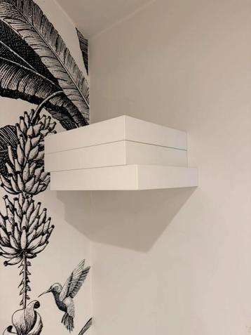 Zwevende planken ikea beschikbaar voor biedingen