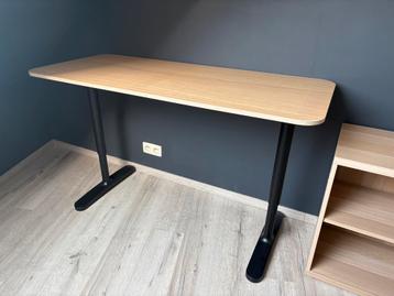 Bureau ikea beschikbaar voor biedingen