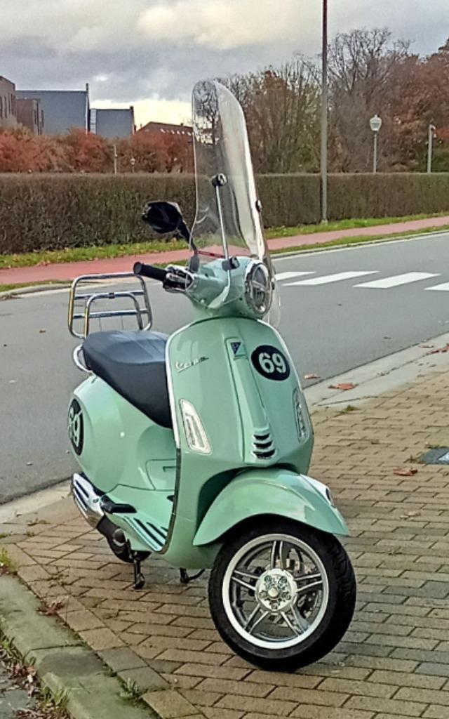 Vespa primavera 2025, Fietsen en Brommers, Scooters | Vespa, Zo goed als nieuw, Klasse B (45 km/u), Ophalen of Verzenden
