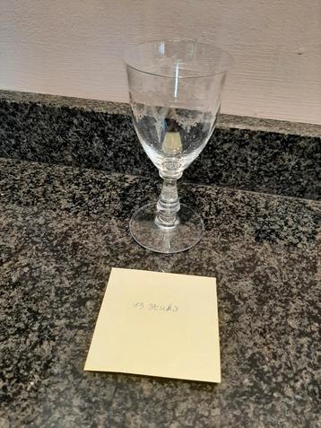 Lot antieke glazen met fijne tekening beschikbaar voor biedingen