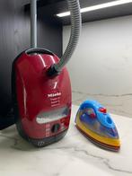 Speelgoed Miele stofzuiger en strijkijzer, Kinderen en Baby's, Ophalen of Verzenden, Zo goed als nieuw, Elektronica, Met geluid