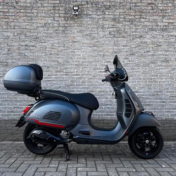 VESPA GTS 300 Super Sport HPE 2021 - Slechts 2400km - FULL beschikbaar voor biedingen