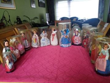 Klederdracht popjes Zwitserland beschikbaar voor biedingen