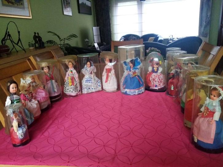 Klederdracht popjes Zwitserland, Verzamelen, Poppetjes en Figuurtjes, Zo goed als nieuw, Ophalen