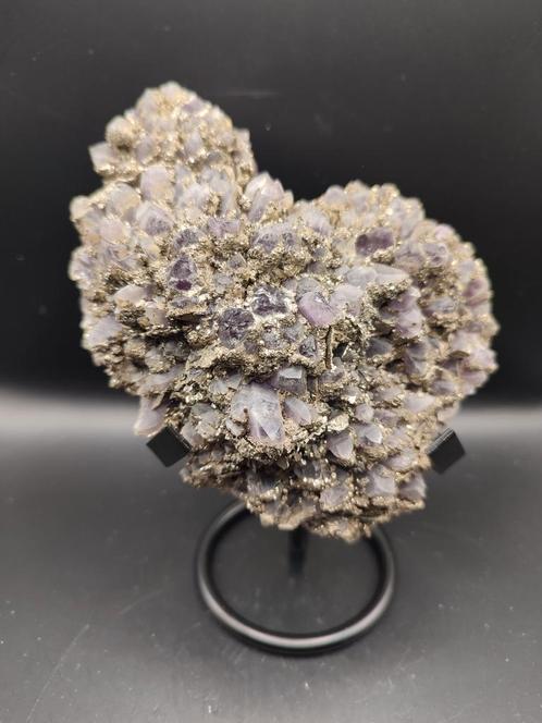 Amethist met Pyriet. edelstenen en mineralen, Verzamelen, Mineralen en Fossielen, Ophalen of Verzenden