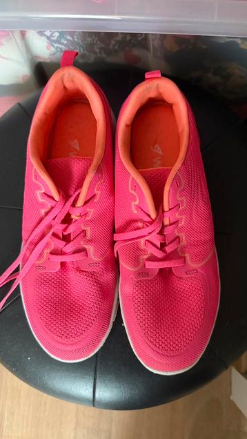 Foam sport sneakers 40/41 beschikbaar voor biedingen