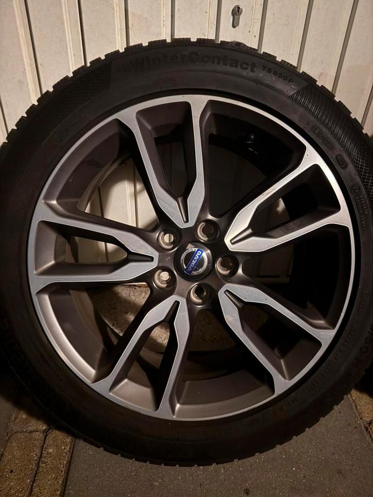 Volvo V60 CC 18 inch velgen met winterbanden XC40 XC60, Auto-onderdelen, Banden en Velgen, Banden en Velgen, Winterbanden, 18 inch