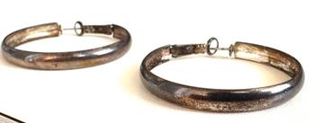 Boucles d’oreilles vintage métal argenté patine d’époque 