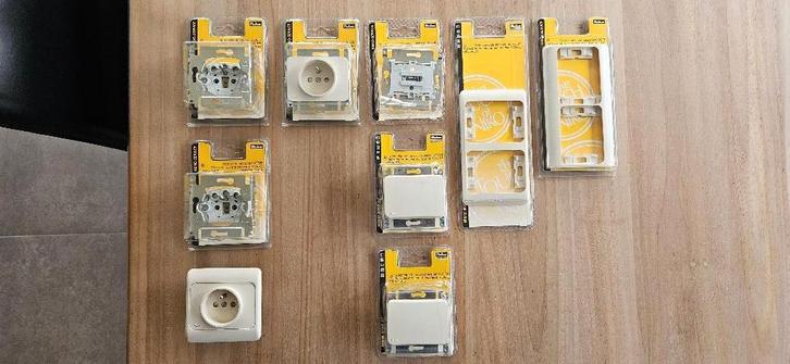 Niko schakelmateriaal PR20 en ouder, Doe-het-zelf en Bouw, Elektriciteit en Kabels, Overige typen, Ophalen of Verzenden