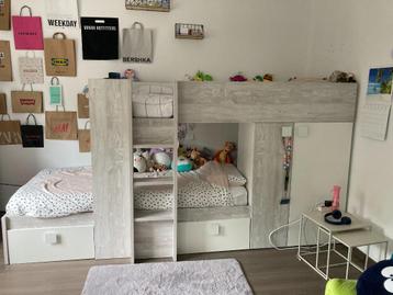 Stapelbed met schuiven en kast beschikbaar voor biedingen