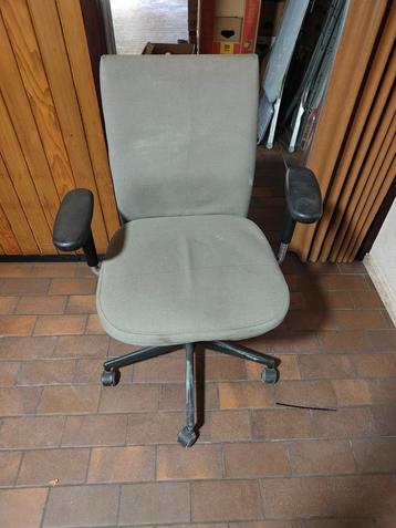 Gratis oude bureaustoel, Huis en Inrichting, Bureaustoelen, Ophalen, Gebruikt, Bureaustoel
