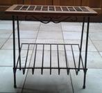 Bijzettafel met krantenbak - Lectuurbak - Krantenrek, Huis en Inrichting, Ophalen, Zo goed als nieuw