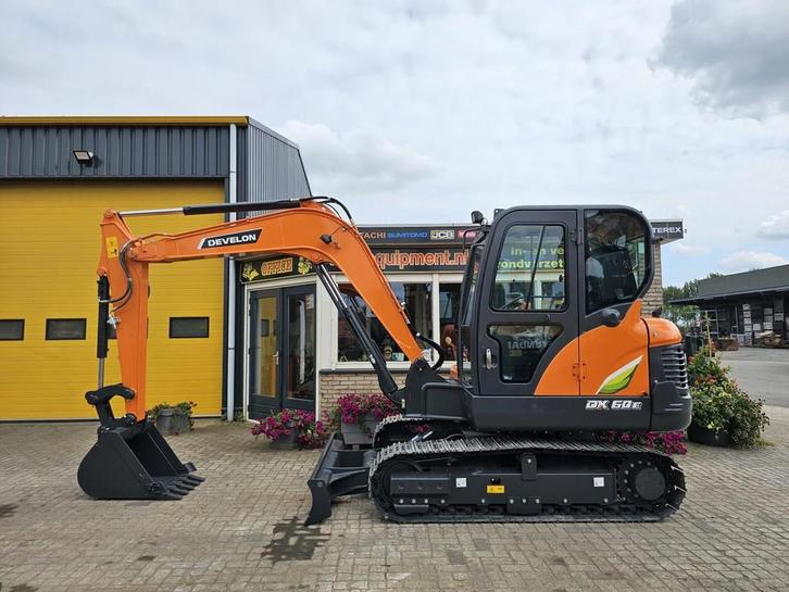 Develon DX60E-10N WE1113, Zakelijke goederen, Machines en Bouw | Kranen en Graafmachines, Graafmachine