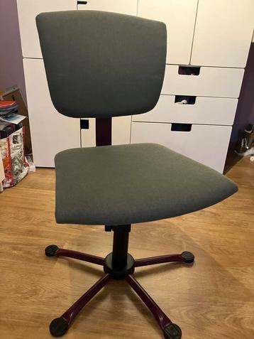 Chaise de bureau ado beschikbaar voor biedingen