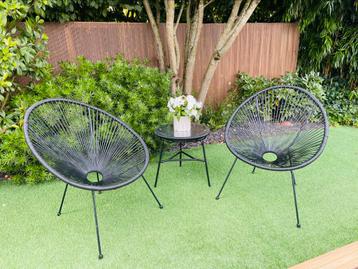 Tuinmeubilair - 2 „draadstoelen” + tafel beschikbaar voor biedingen