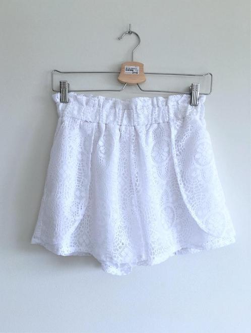 Hunkemmöller - chique short volledig in witte kant - S, Kleding | Dames, Broeken en Pantalons, Nieuw, Maat 36 (S), Wit, Kort, Ophalen of Verzenden