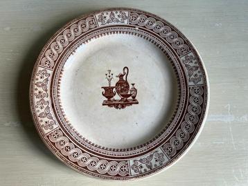 Mooi aardewerk bord met Etruskisch decor. beschikbaar voor biedingen