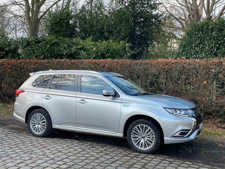 Mitsubishi Outlander PHEV (hybride), Autos, Mitsubishi, Particulier, Outlander, 4x4, Caméra de recul, Régulateur de distance, Airbags