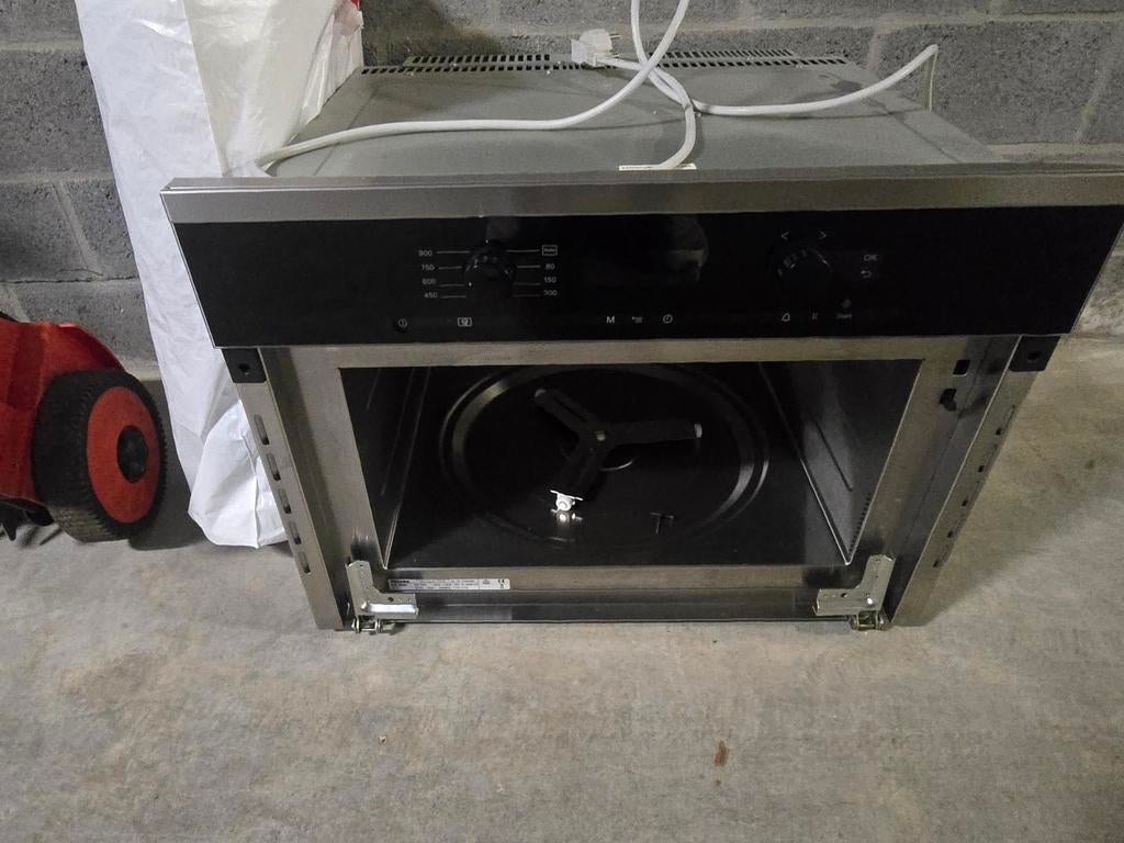 M 6260 TC Miele microgolfoven, Enlèvement