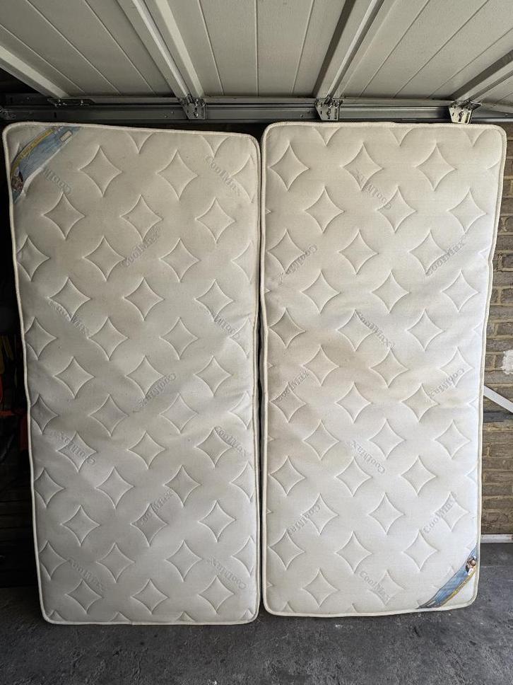 Matelas UNE personne (en double exemplaire), Maison & Meubles, Chambre à coucher | Matelas & Sommiers, Utilisé, Matelas, 90 cm