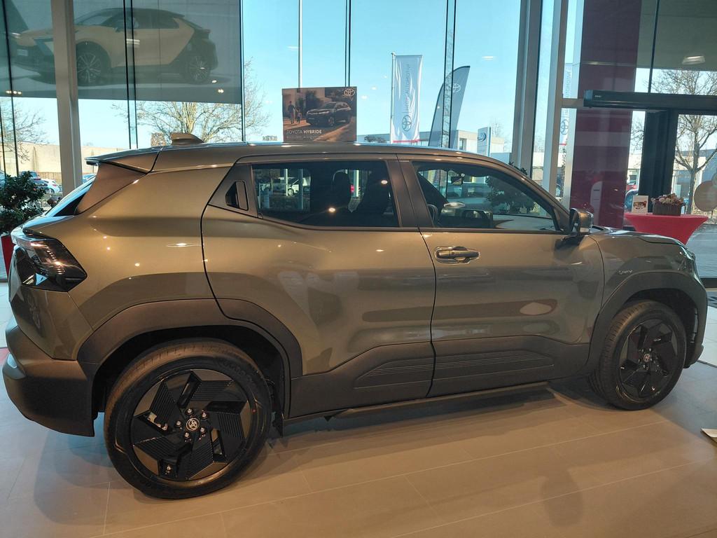 Toyota Urban Cruiser 61 kWh 2WD Executive, Stof, Overige kleuren, 128 kW, 1760 kg