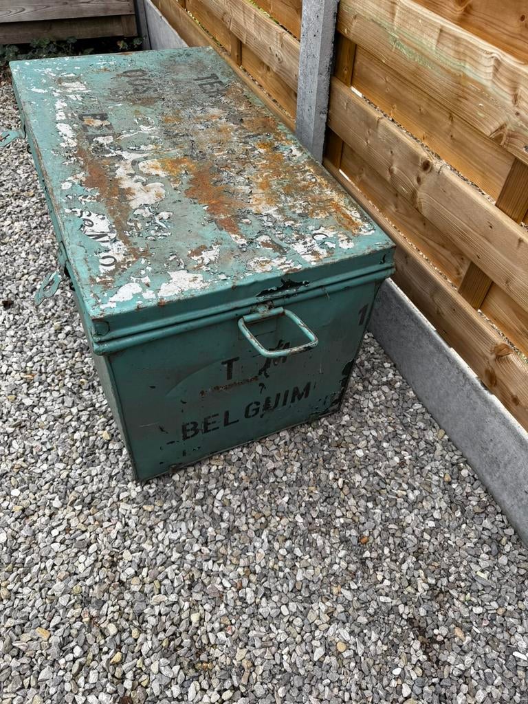 Oude metalen kist, Ophalen, Gebruikt