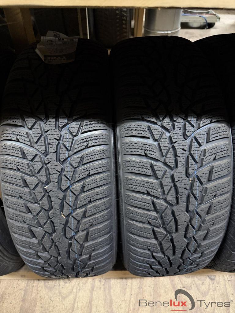 winter nieuw 215/65R16 Nokian 215/65 R16 215/65/16 2156516, Auto-onderdelen, Banden en Velgen, 215 mm, -, Nieuw, Band(en)
