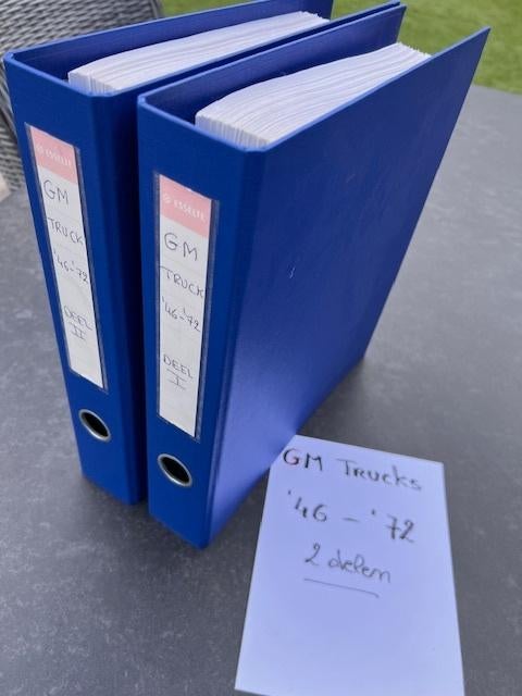 2 boeken " GM Trucks repair manual '46 - '72, Verzenden