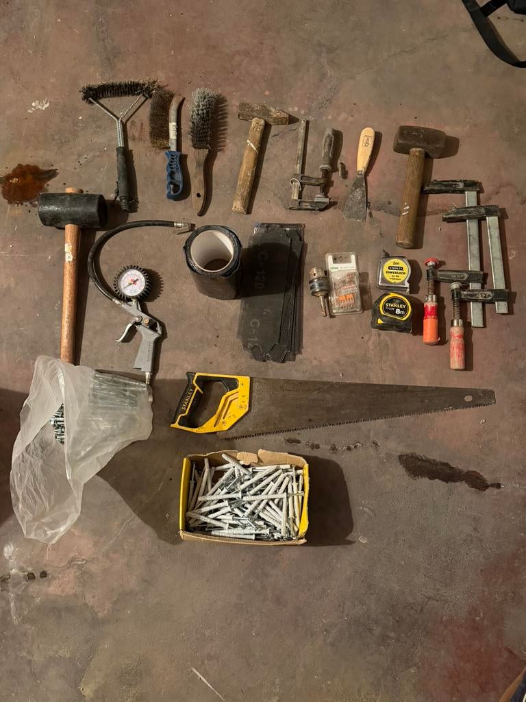 Allerlei handgereedschap + resten verbouwingen, Doe-het-zelf en Bouw, Gereedschap | Handgereedschap, Ophalen, Zo goed als nieuw