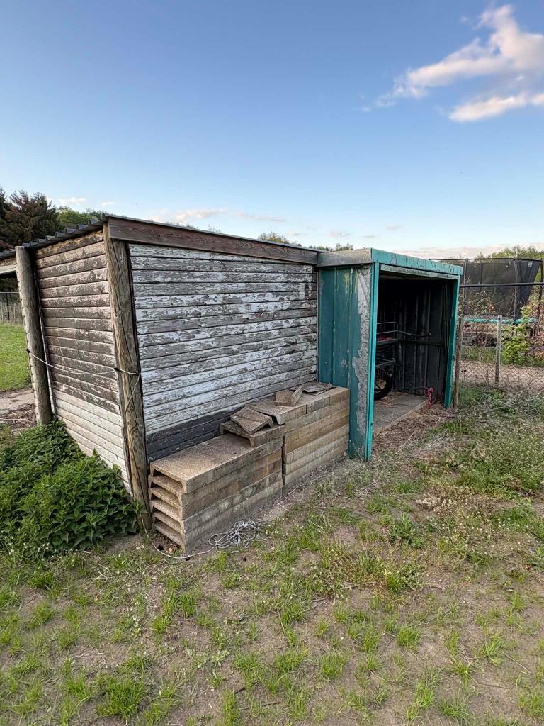 Schuilstal, Stalling, 2 of 3 paarden of pony's