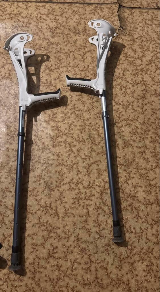 Verstelbare elleboogkrukken (paar), Diversen, Loopkrukken, Zo goed als nieuw, Ophalen