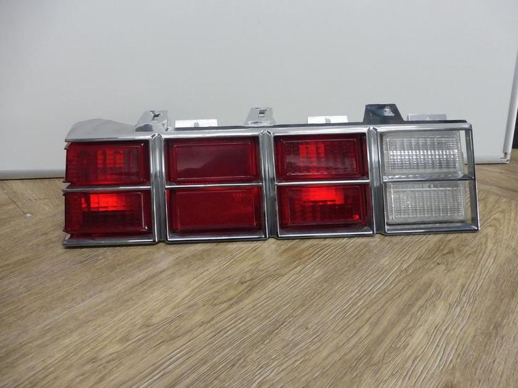Achterlicht rechtsomlijsting van een Chevrolet Monte Carlo, Auto-onderdelen, Verlichting, Chevrolet, Gebruikt, Ophalen of Verzenden