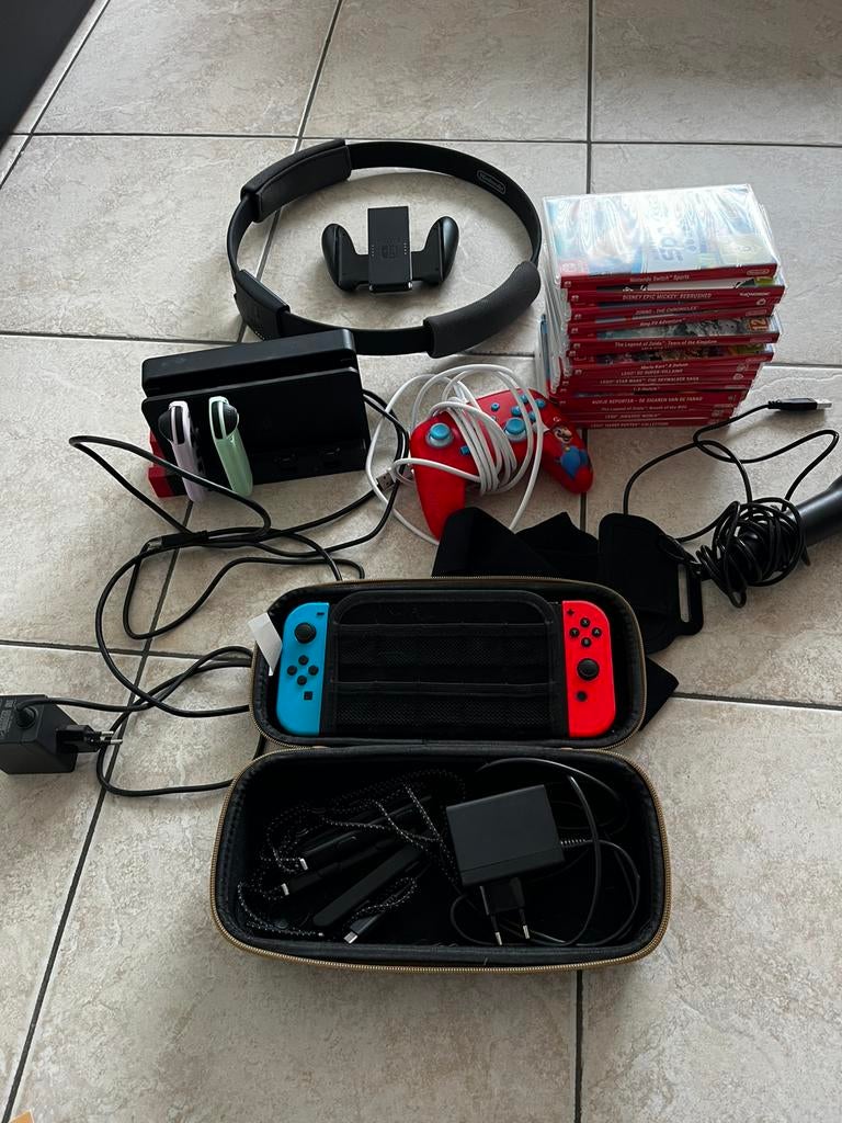 Nintendo switch OLED plus games en accessoires, Enlèvement, Comme neuf