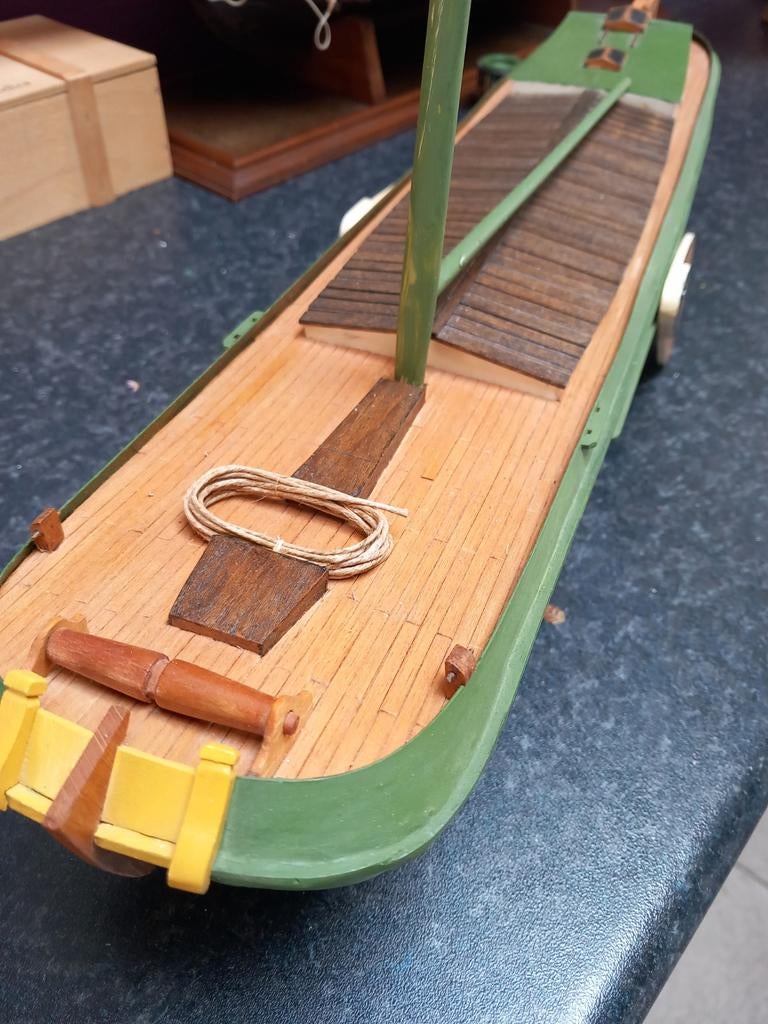 Houten tjalk model, Ophalen