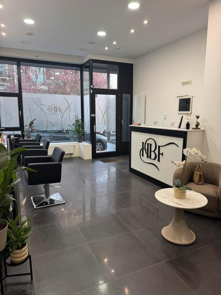 ESPACE À LOUER - COIFFURE / PROTHÉSISTE ONGULAIRE !, Offres d'emploi, Emplois | Beauté