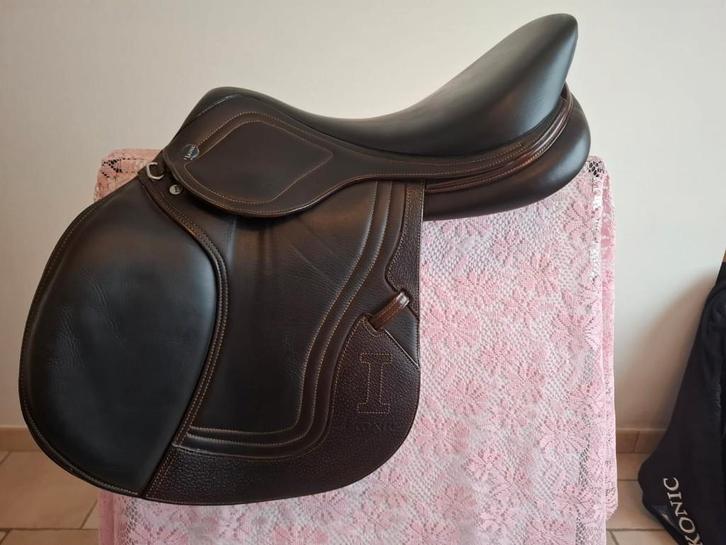 Ikonic Evolution springzadel 17,5 inch, Dieren en Toebehoren, Paarden en Pony's | Zadels, Zo goed als nieuw, Springen, Ophalen