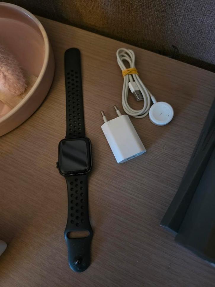 Apple watch 44mm Nike editing GPS, Bijoux, Sacs & Beauté, Montres connectées, Noir, GPS, Enlèvement