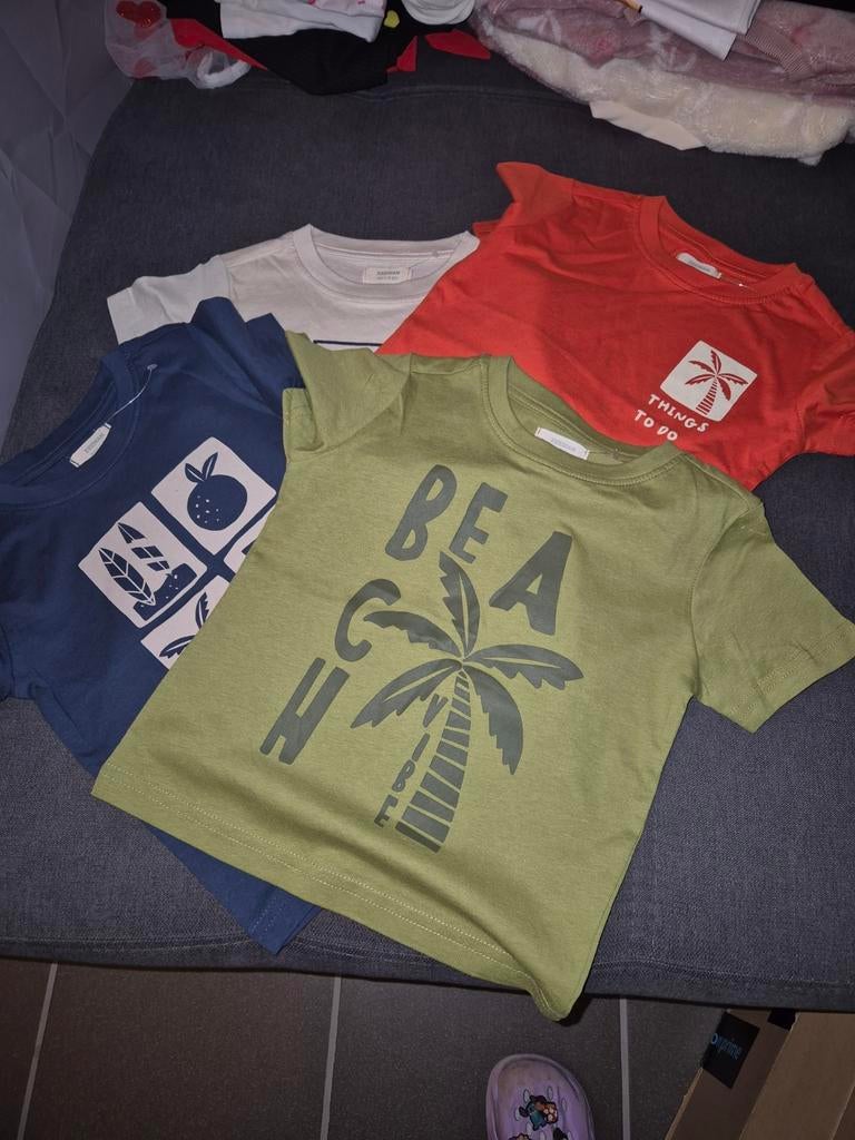 Lot dz 4 tshirts garcon, Enlèvement