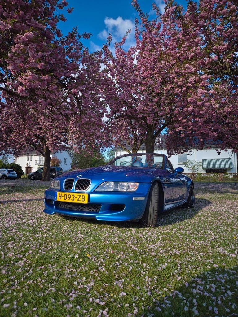 Gala vervoer in een cabrio: BMW M Roadster, Ophalen