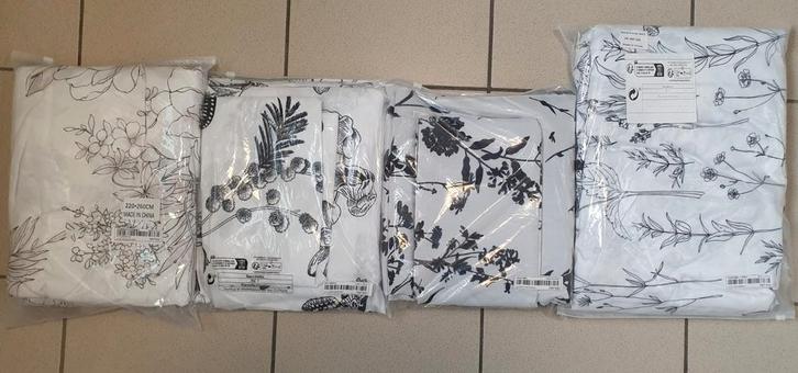 Housses de couettes neufs!, Maison & Meubles, Chambre à coucher | Linge de lit, Blanc, Enlèvement