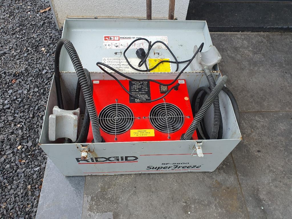 Congélateur à tube RIDGID SF-2500 Superfreeze Avant la, Enlèvement, Utilisé