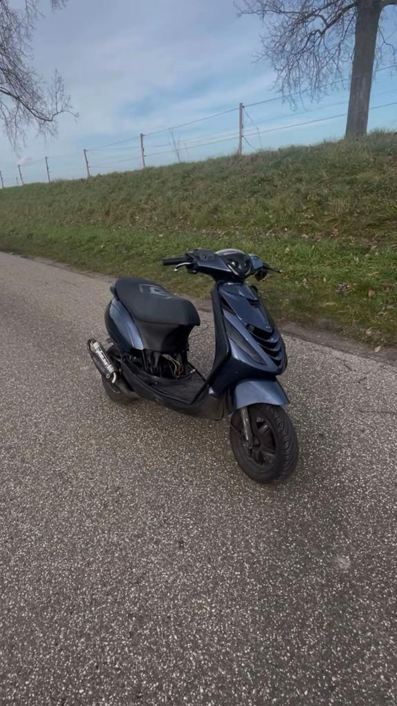 Piaggio zip 70cc 2t b klasse (evt te ruil), Vélos & Vélomoteurs, Scooters | Piaggio, Utilisé, Zip, Classe B (45 km/h), Deux-temps