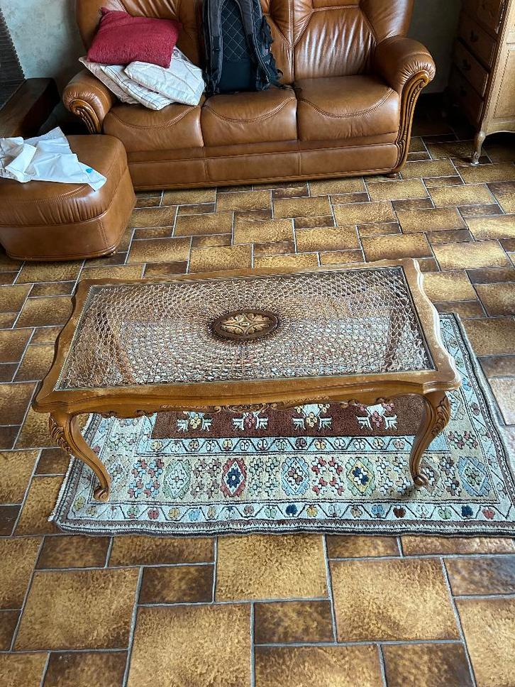Table basse en bois sculpté, avec plateau en verre, Antiek en Kunst, Curiosa en Brocante, Ophalen