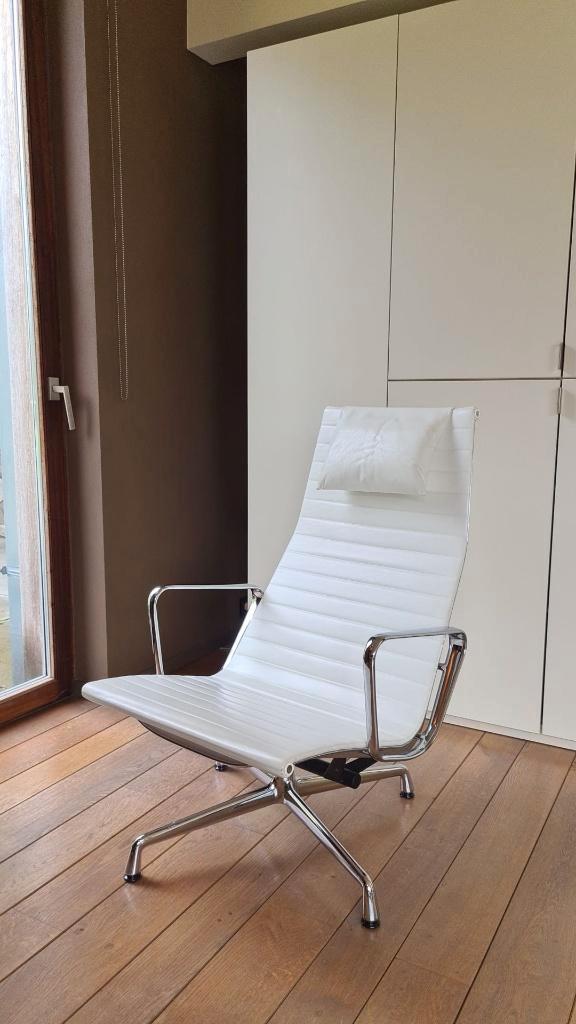 Chaise Vitra en aluminium EA 124 - Cuir neige, Maison & Meubles, Fauteuils, Utilisé, Cuir, Autres matériaux, 50 à 75 cm, 75 à 100 cm