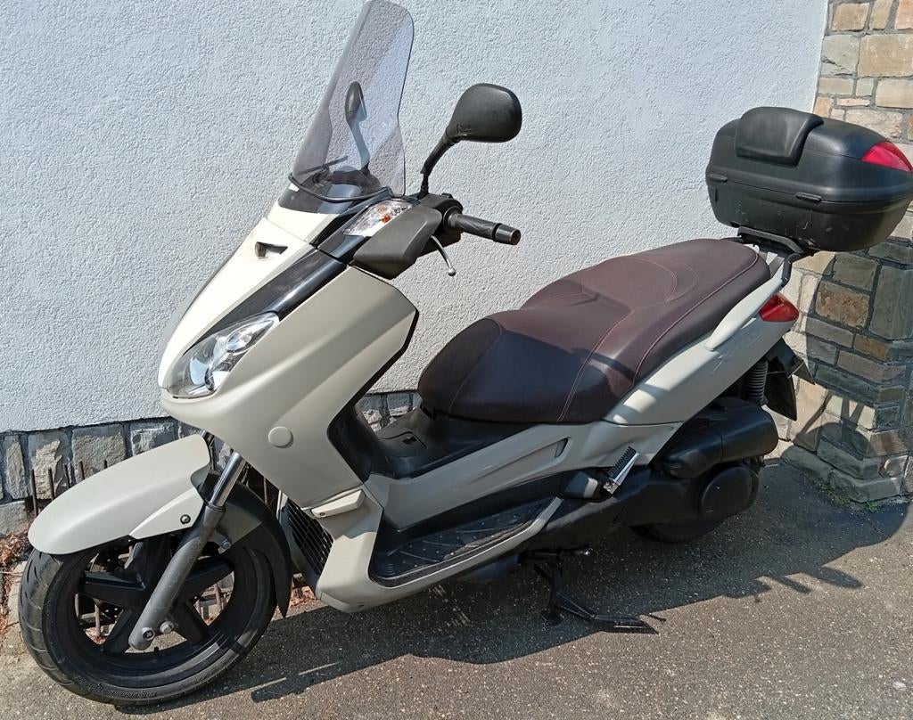 Yamaha xmax 250i ,zuinig 24000km geen tax.13e verzekering, Motoren, Particulier