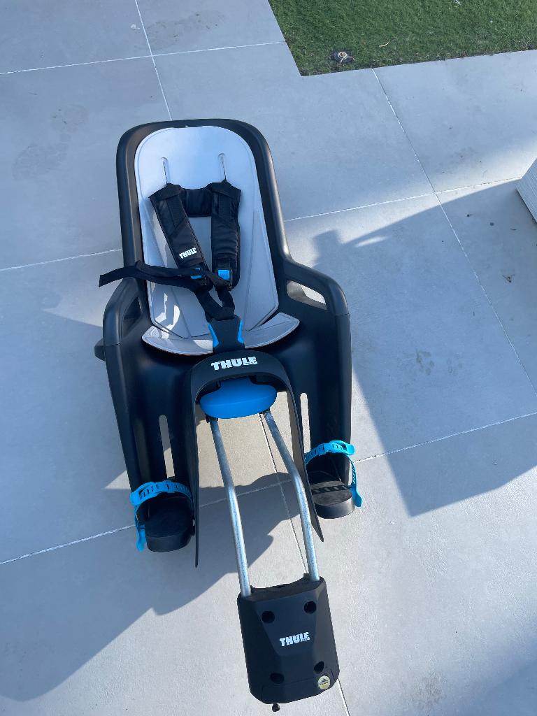 Kinderfiets stoel thule, Ophalen, Achterzitje, Voetsteuntjes, Zo goed als nieuw