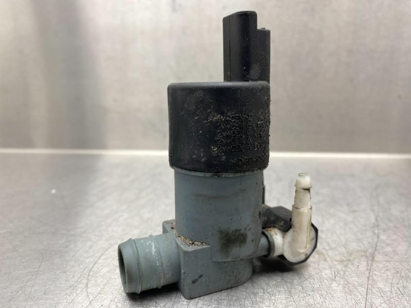 RUITENSPROEIERPOMP VOOR Nissan Qashqai (J11) (|9641553880|), Gebruikt, Nissan