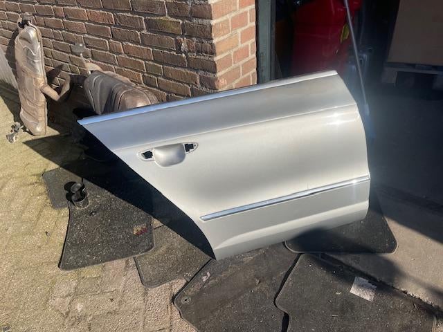 PORTIER RECHTS ACHTER Volkswagen CC (358) (01-2011/12-2016), Gebruikt, Achter, De Bloemendaal 21 21
5221 EB  'S HERTOGENBOSCH, NL
