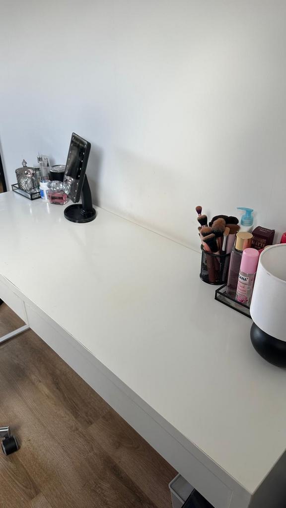 Bureau, Huis en Inrichting, Bureaus, Zo goed als nieuw, IKEA, Ophalen