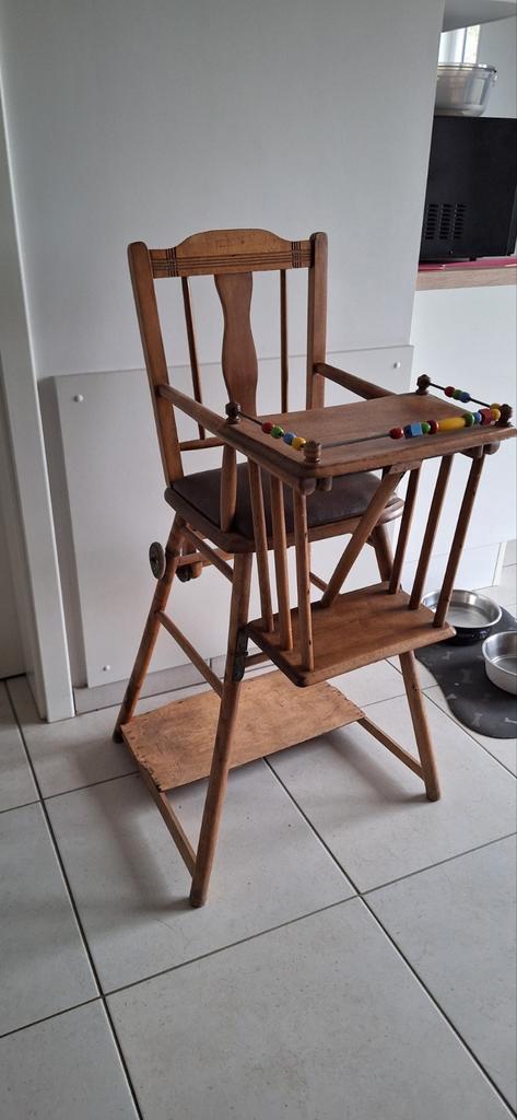 Chaise bébé  vintage pour décoration, Enfants & Bébés, Chambre d'enfant | Tables & Chaises